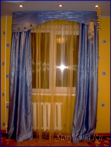 голубые шторы в спальню