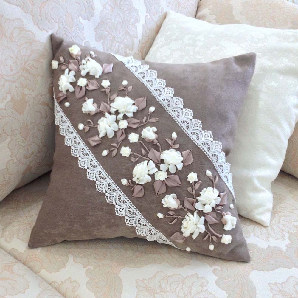 декоративная подушка с вышивкой 2